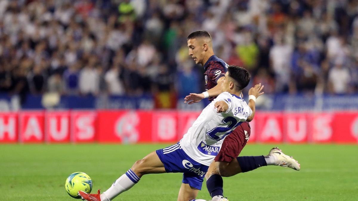 Bermejo y Escriche, durante el derbi de la pasada temporada.