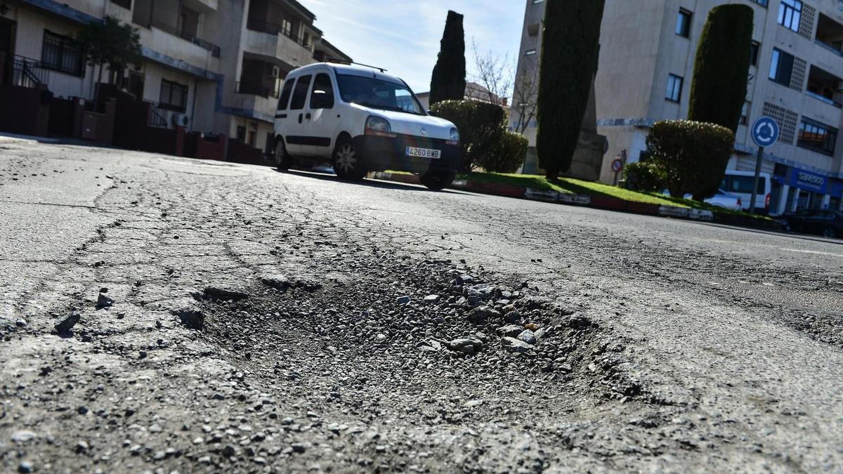 Impulso al asfaltado en Plasencia: luz verde a un nuevo plan, que llegará a 13 calles.