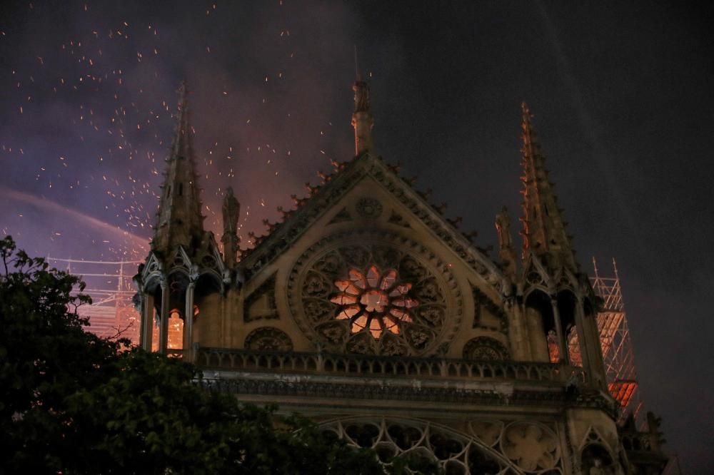 Incendi a la catedral de Notre Dame