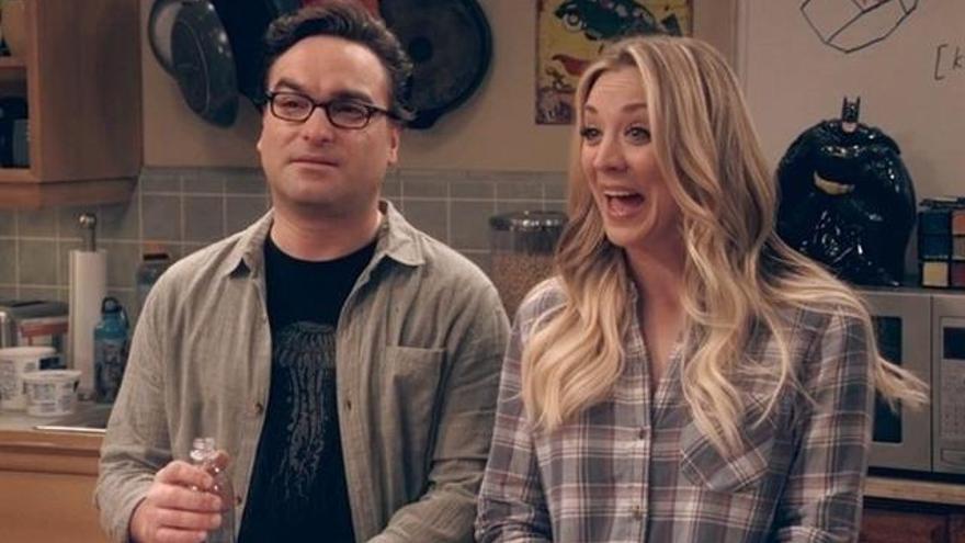 Johnny Galecki y Kaley Cuoco en &#039;The Big Bang Theory&#039;.