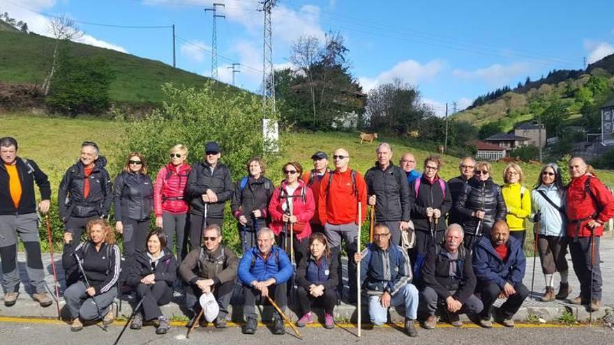 Los sierenses peregrinan entre Pola de Allande y Berducedo