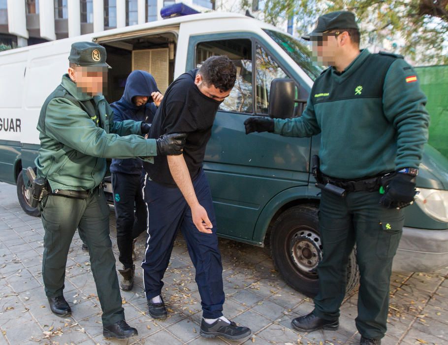 Ninguno de los arrestados ha declarado ante la Guardia Civil ni ante la magistrada de guardia y la Fiscalía no ha solicitado su ingreso en prisión.