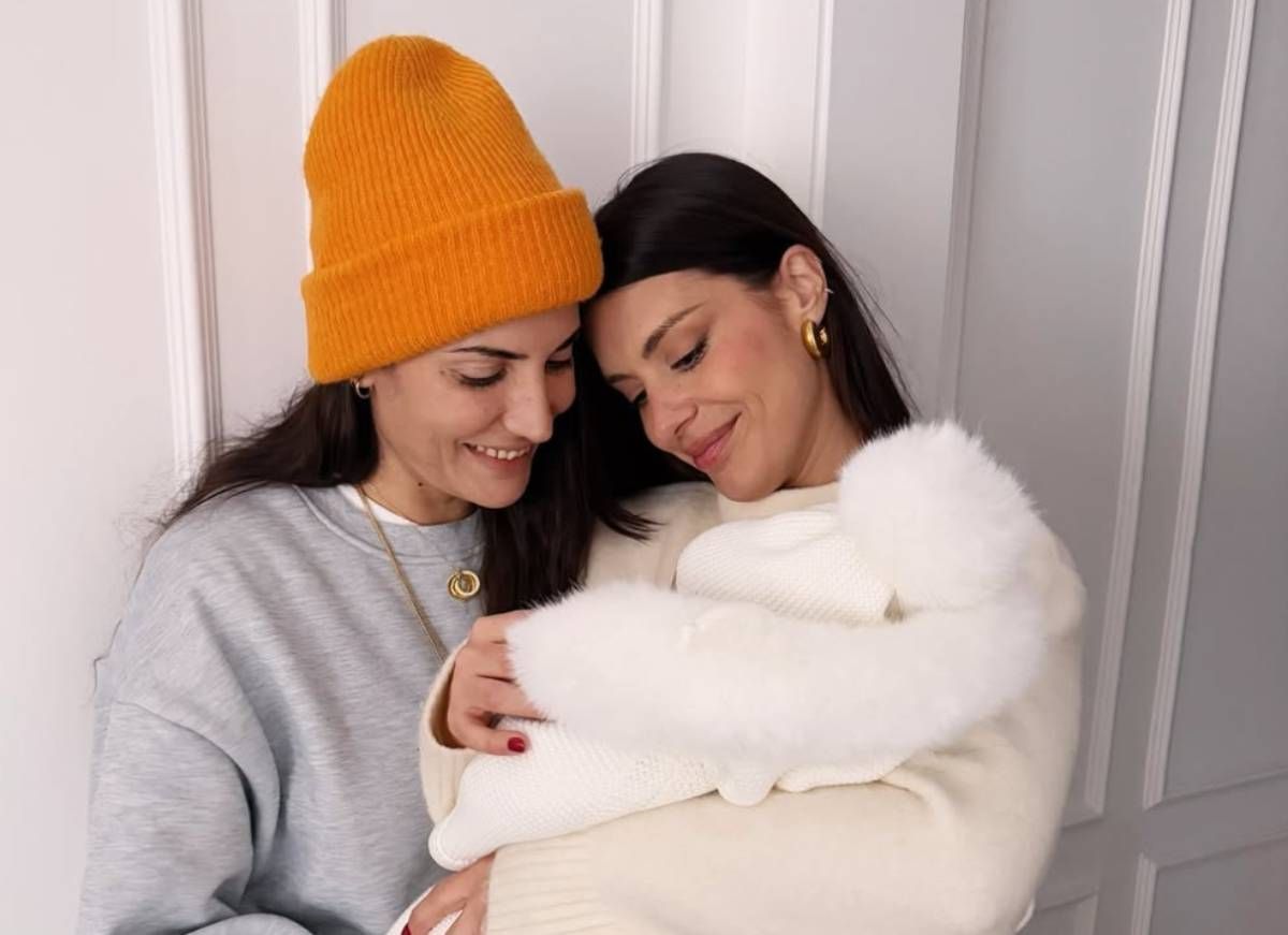 Dulceida y Alba enseñan por primera vez la cara de su hija Aria