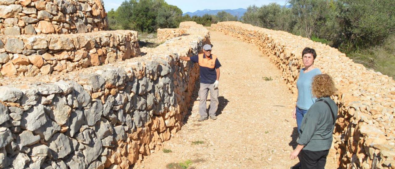 José María Rodríguez amb Maite Oliva i Came Corcoy en el camí Ceboller de Llers.