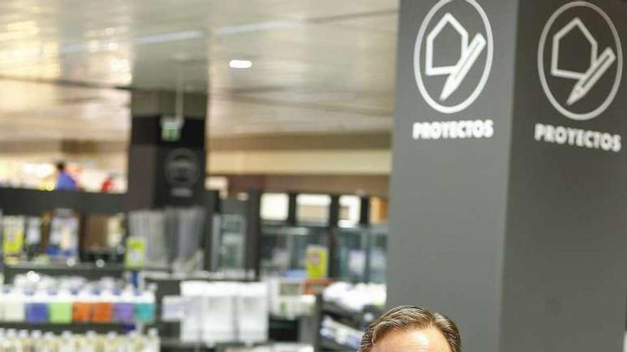 Daniel Toca, director general de BriCor, en El Corte Inglés de Marineda.