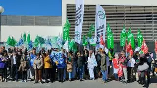 Decenas de vecinos de la comarca exigen la renovación "urgente" de los equipos de Radiología del hospital de Montilla