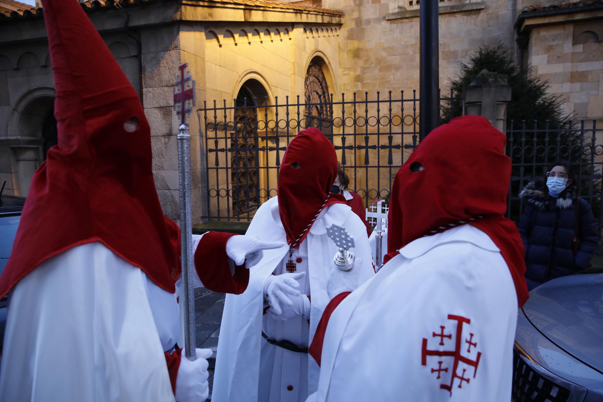 En imágenes: Procesión de Martes Santo en Gijón