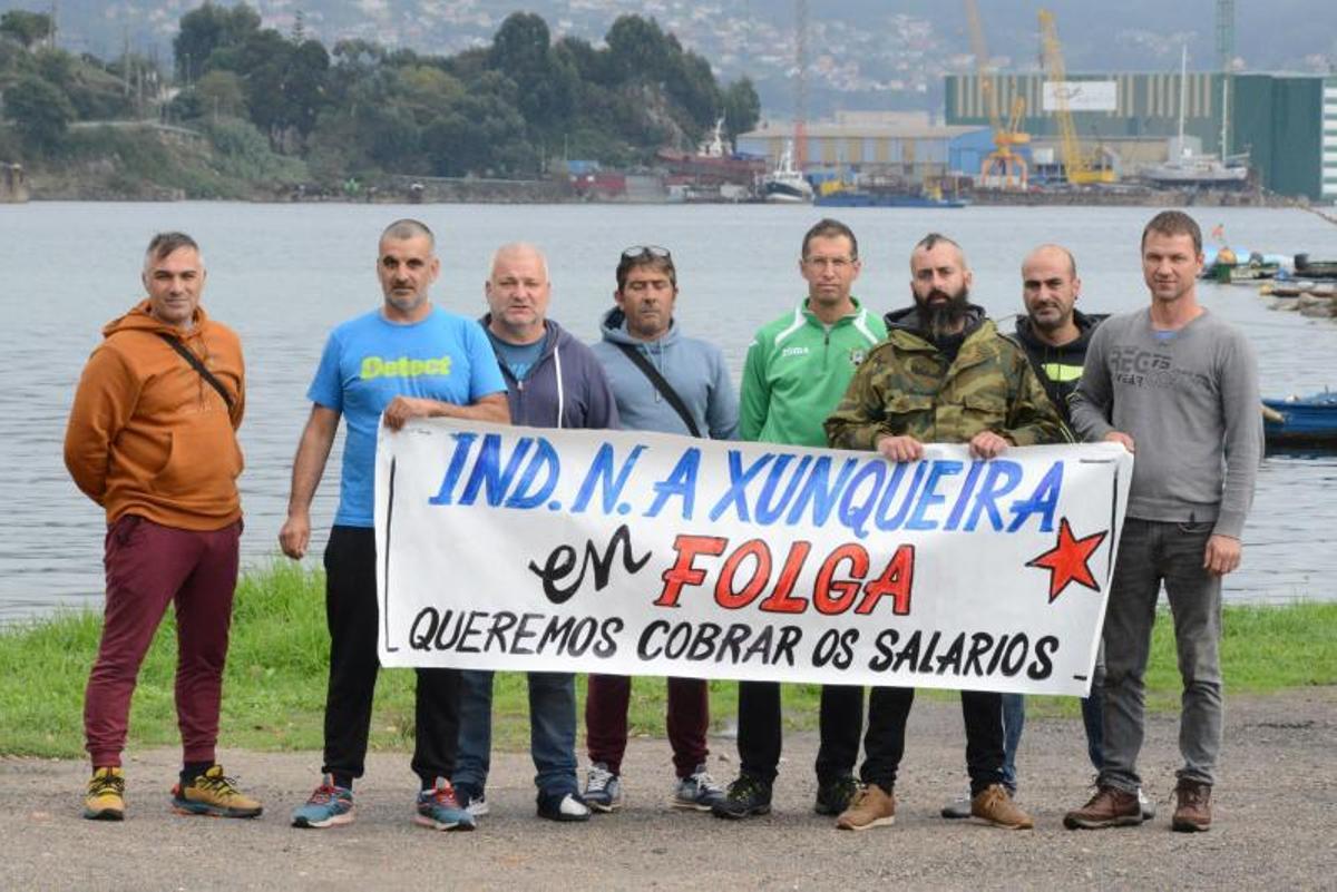 Trabajadores al inicio de la huelga. | // G.N.