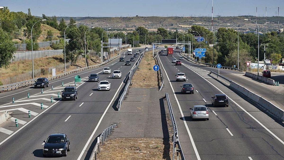 Una señal permite sobrepasar a 150 km/h.