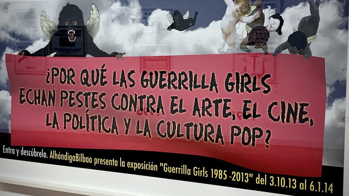 Uno de los carteles de la exposición 'Guerrilla Girls 1985-2013' en el CGAC