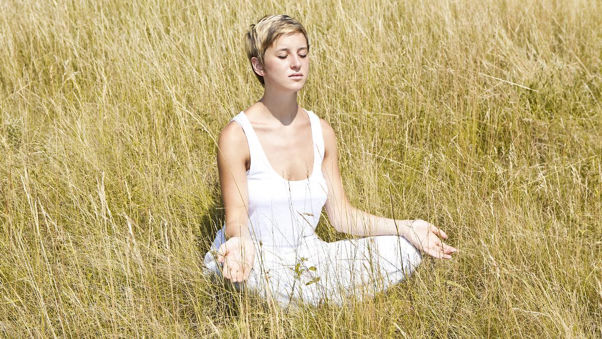 Mujer meditando