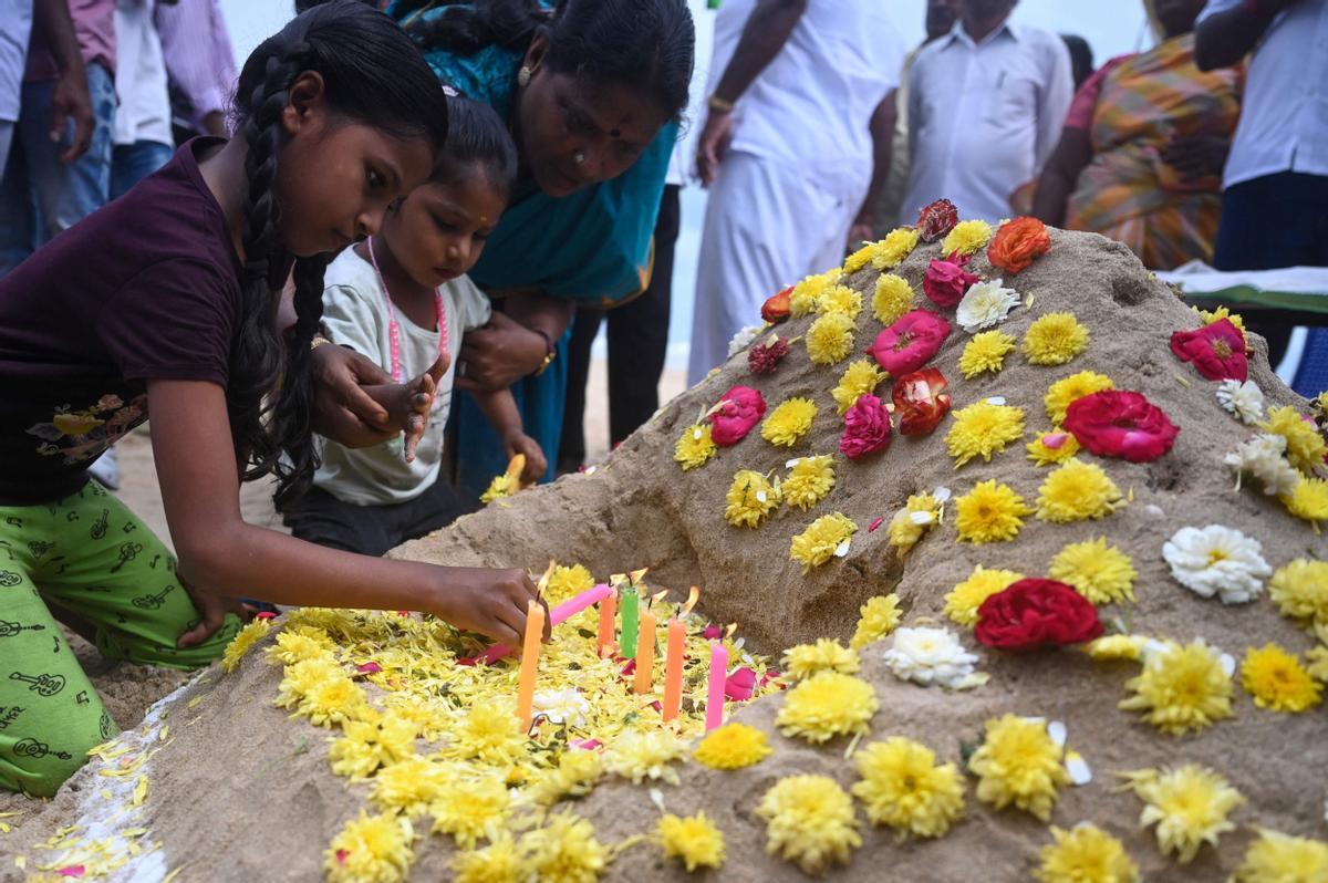 Plegarias en Chennai (Índia) en homenaje a las víctimas del tsunami del 2004 en el Índico