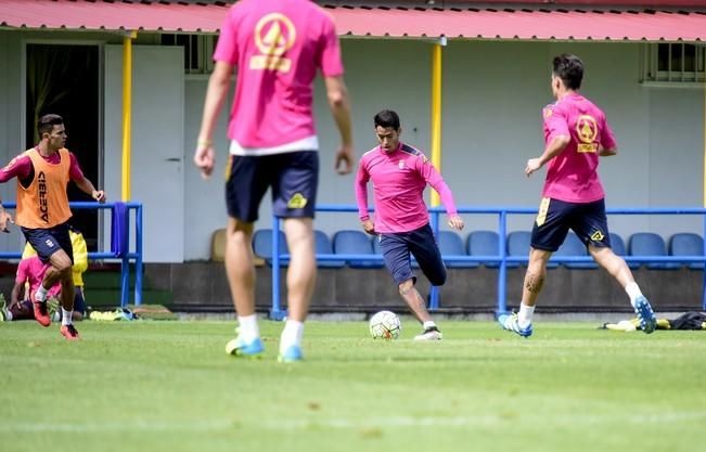 Entrenamiento de la UD LAS PALMAS en Barranco ...