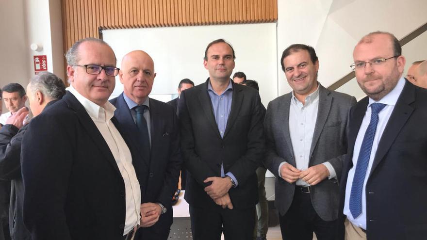 Marcial Alcalá (Dtor. Dpto. Jurídico de Global Omnium), Enrique Sáez (Dtor. Alicante y Murcia de Global Omnium), Vicente Fajardo (Dtor. General de Global Omnium) y Antonio Carbonell (Gerente de Proaguas)