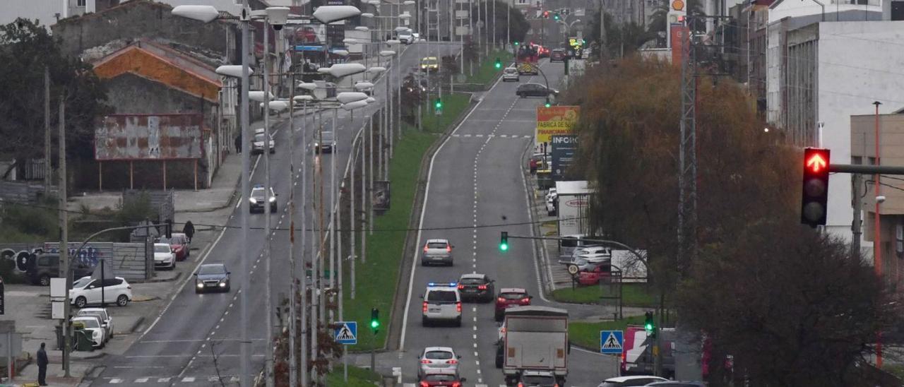 Avenida de Fisterra, cuya titularidad pasó de la Xunta al Concello. |   // CARLOS PARDELLAS