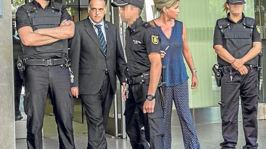 Javier Tebas, sale de la Audiencia Nacional tras el juicio del Elche CF.