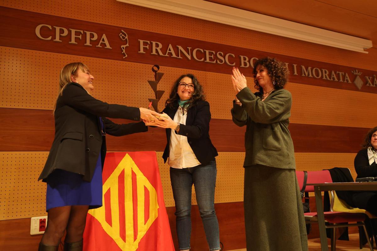 Mónica Oltra recibe el premio Esqueix Francesc Bosch i Morata en Xàtiva.