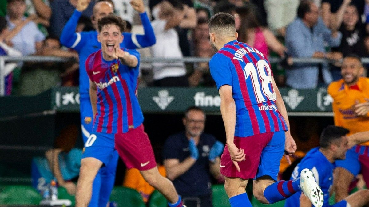 Gavi celebra el gol de Alba