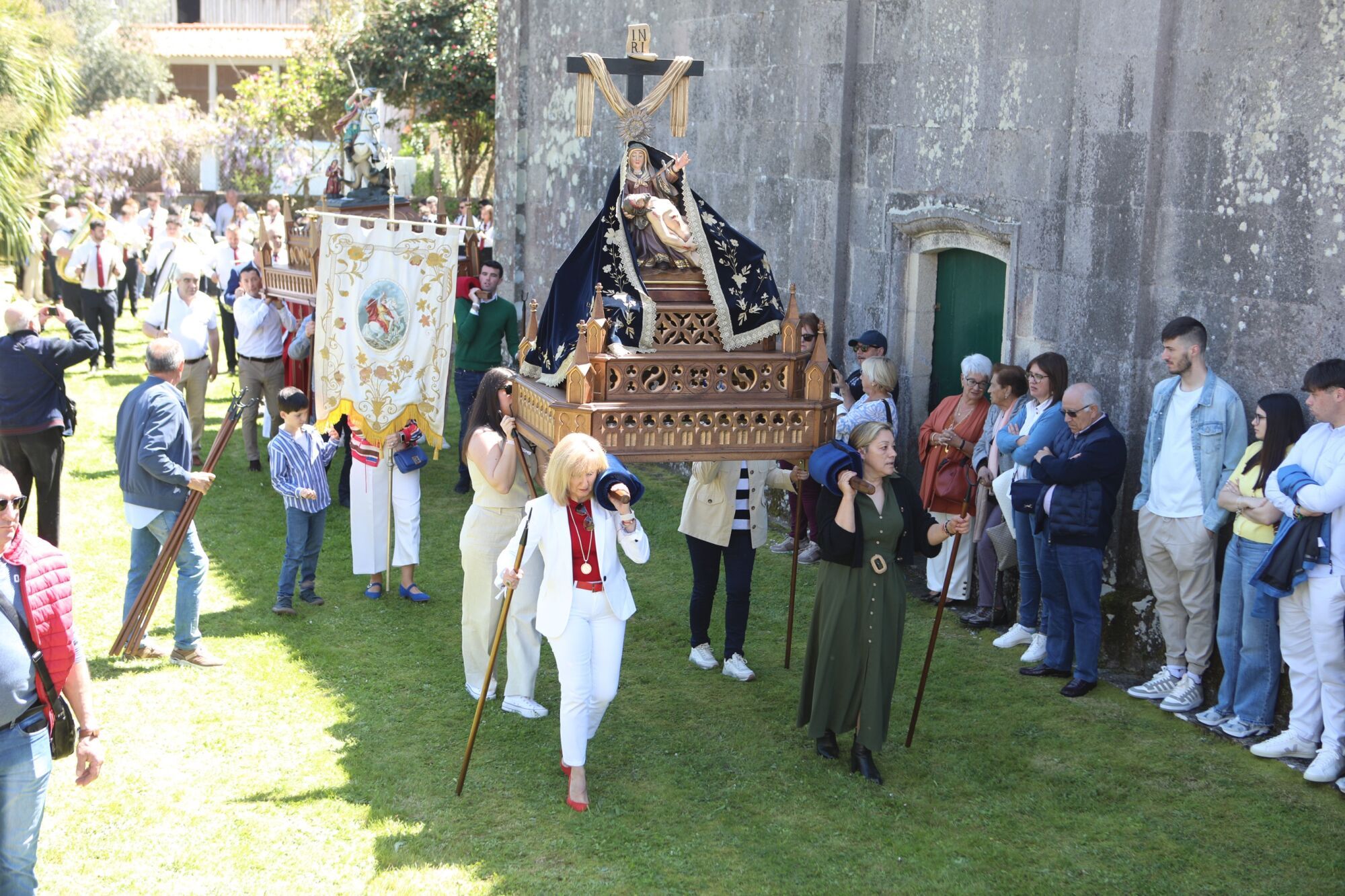 La romería en honor al patrón del ganado y los animales celebrada cada año en Cereixo contó con un gran número de asistentes