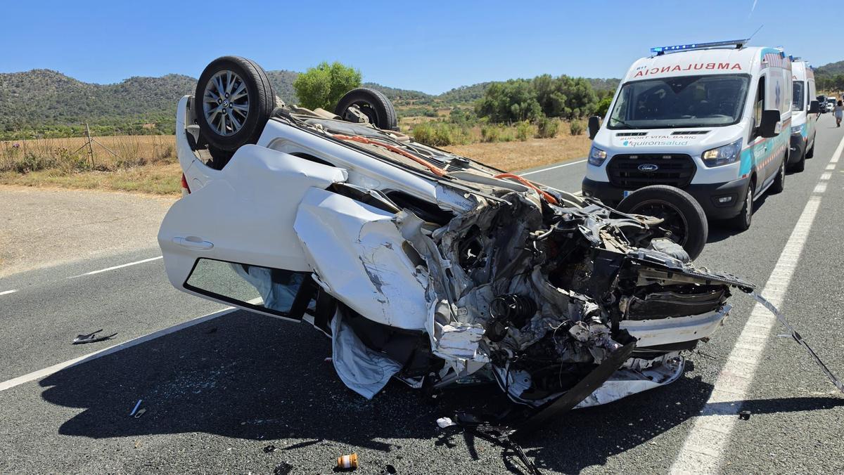 Tres heridos al chocar dos coches en Sant Llorenç