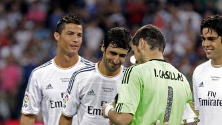 Homenaje a Raúl en el Trofeo Bernabéu