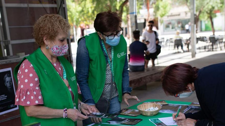 Recogida de firmas en pro de los espacios sin humo.