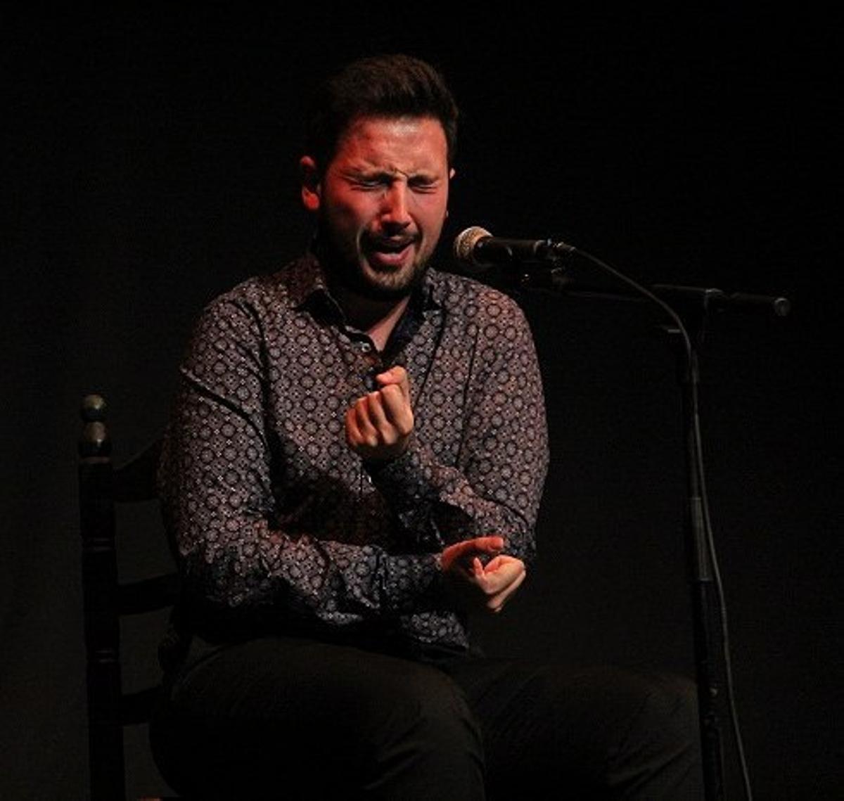 Fernando Caballo es una figura habitual en los balcones de Semana Santa