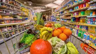 Los 6 productos que bajarán su precio en el supermercado a partir del 1 de mayo, según una analista económica