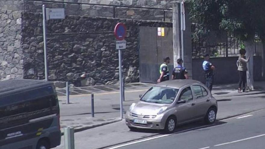 Colisión entre un coche y una moto cerca del Castillo de Mata