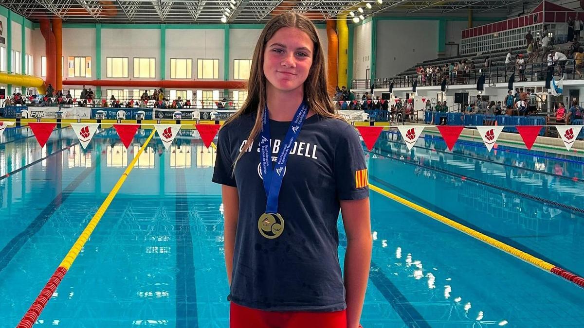 Janna Cortina, amb una de les medalles obtingudes a Cadis