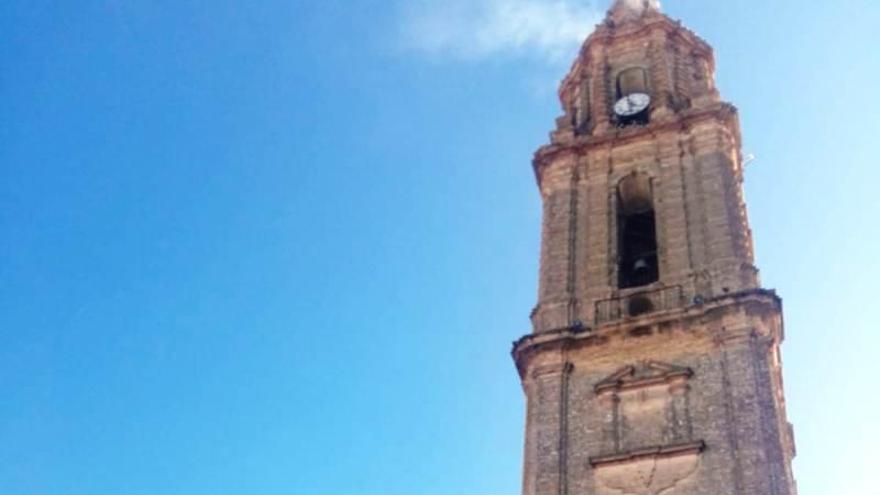 Un cortocircuito provoca un incendio en la torre inclinada de la &#039;Catedral de la Campiña&#039;
