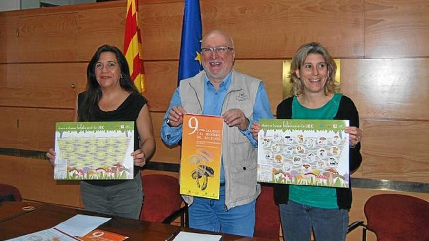 Clop, Caelles i Viladrich amb la cartolina del concurs