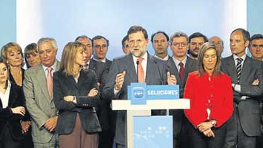 Rajoy se hace arropar por los suyos para echarle un pulso a la justicia