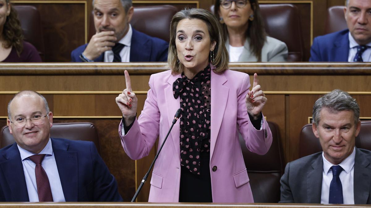La diputada de Cuca Gamarra interviene en la sesión de control celebrada este miércoles en el Congreso.