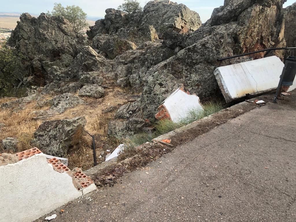 Susto por la caída del muro del santuario de la Montaña en Cáceres