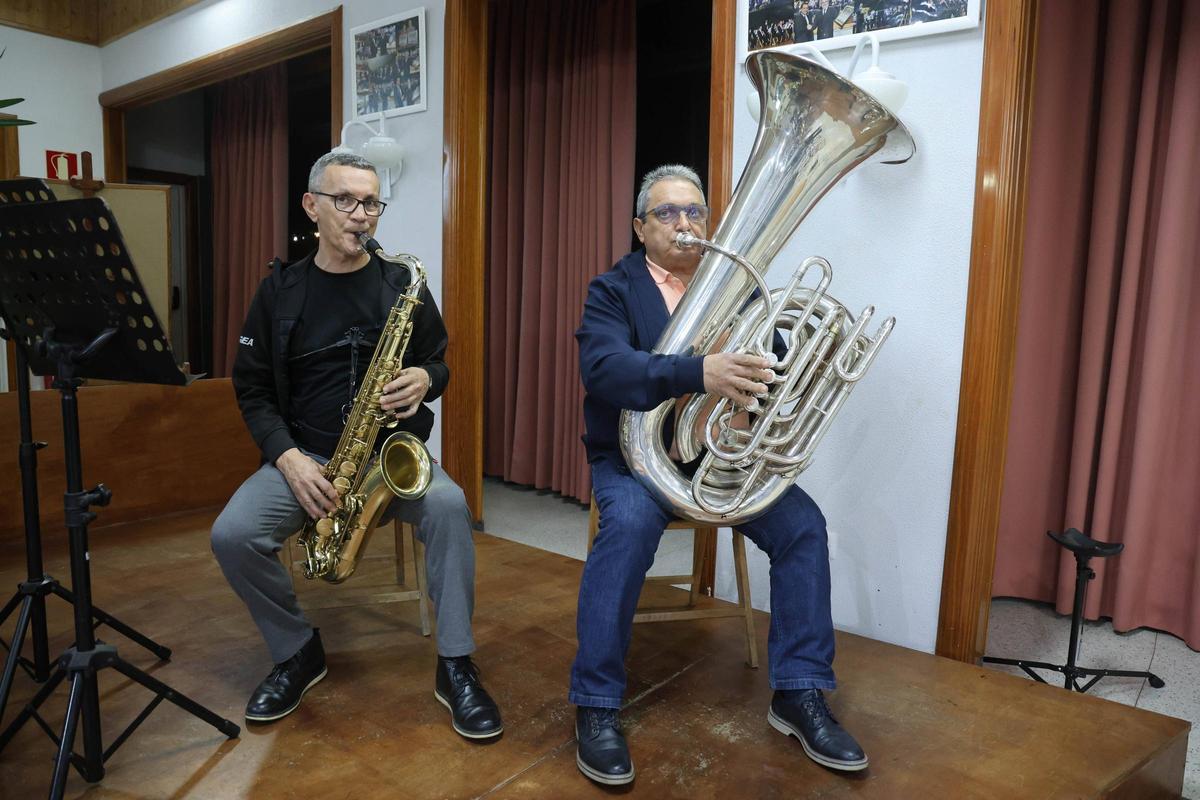 Álvaro y Marcelino, con sus dos instrumentos