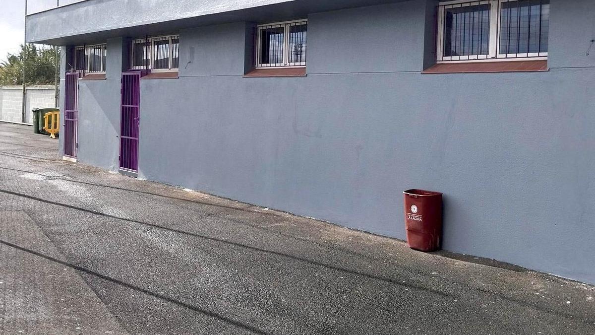 Fachada de los vestuarios del Anexo del Francisco Peraza.