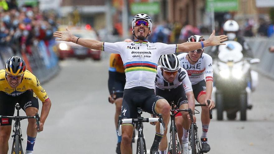 Increíble final en Lieja: Roglic se impone cuando Alaphilippe ya levantaba los brazos