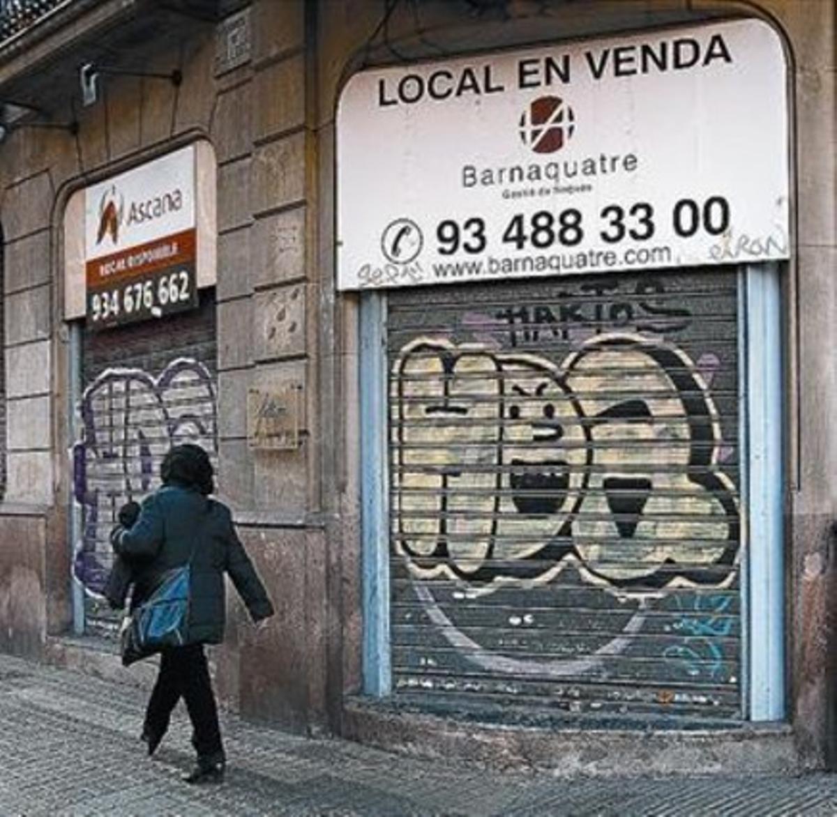 Persianes abaixades d’un comerç a Barcelona.