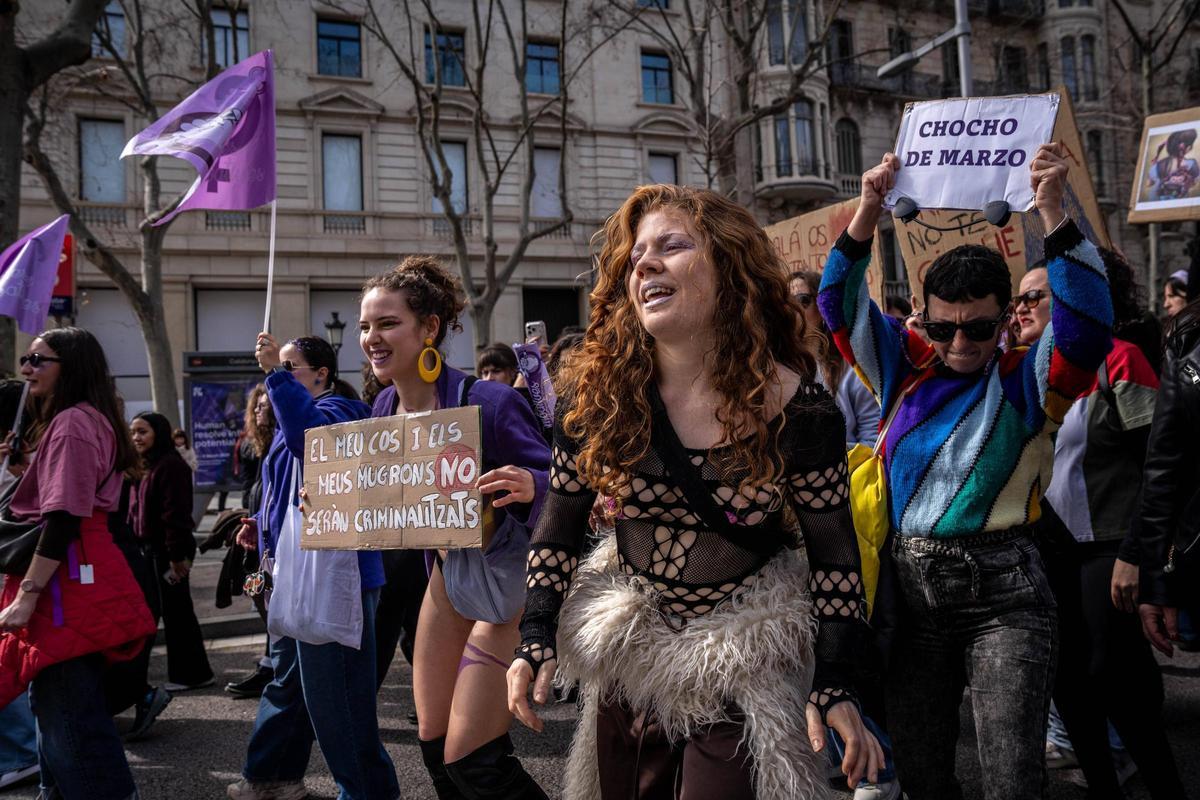 El feminismo toma las calles de Barcelona por el 8M