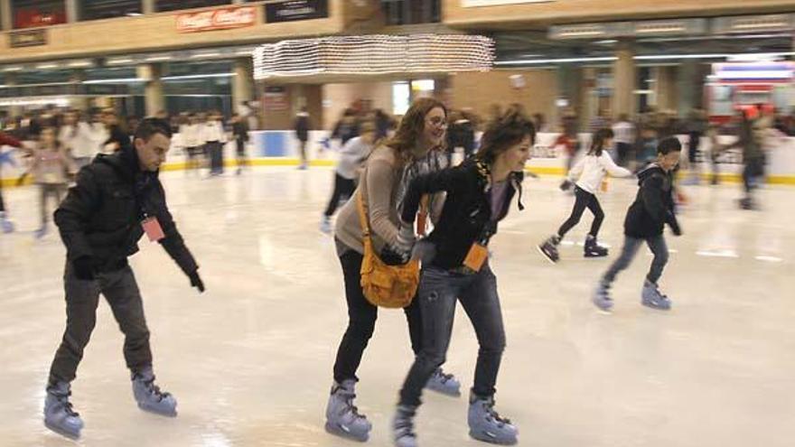 La pista de gel de Girona consolida la seva oferta per Nadal.