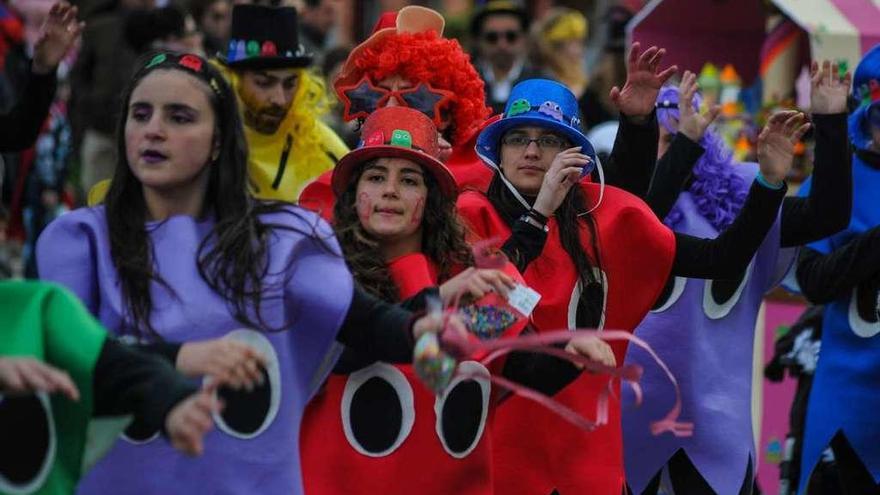 La plaza de O Regueiro volverá a cerrarse al tráfico durante el Carnaval. // Noé Parga