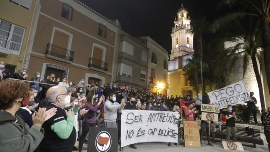 Un momento de la concentración antifascista celebrada en Pego.