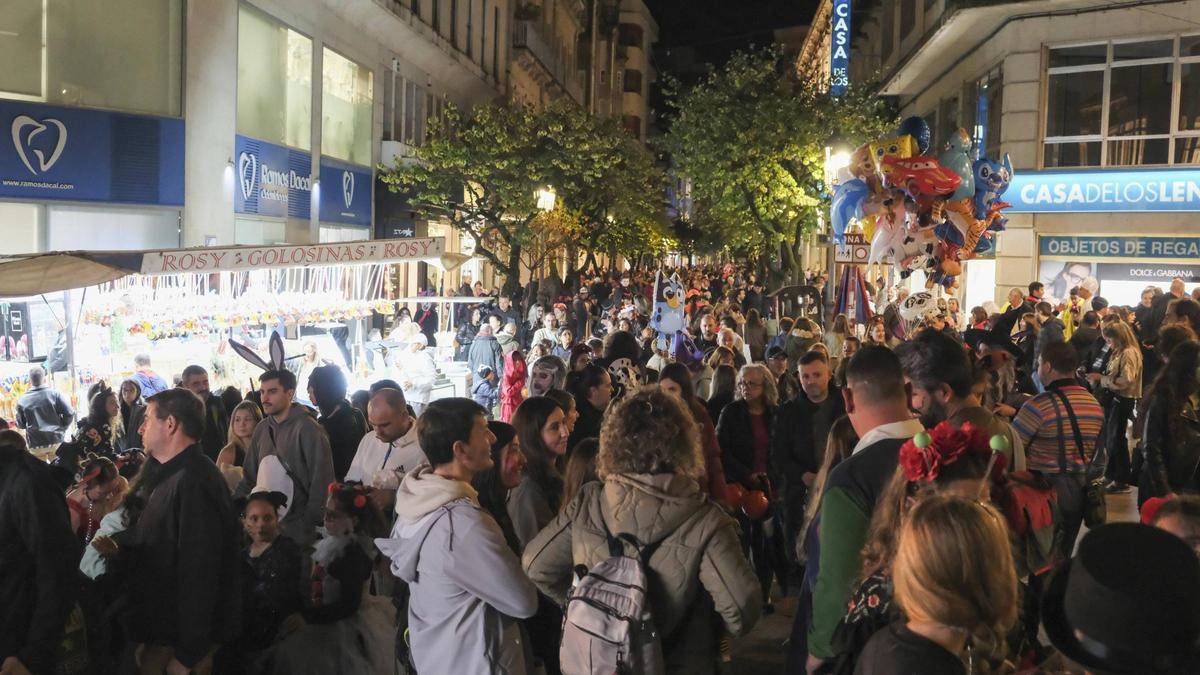 Los personajes más siniestros se pasean por el Halloween de Ourense