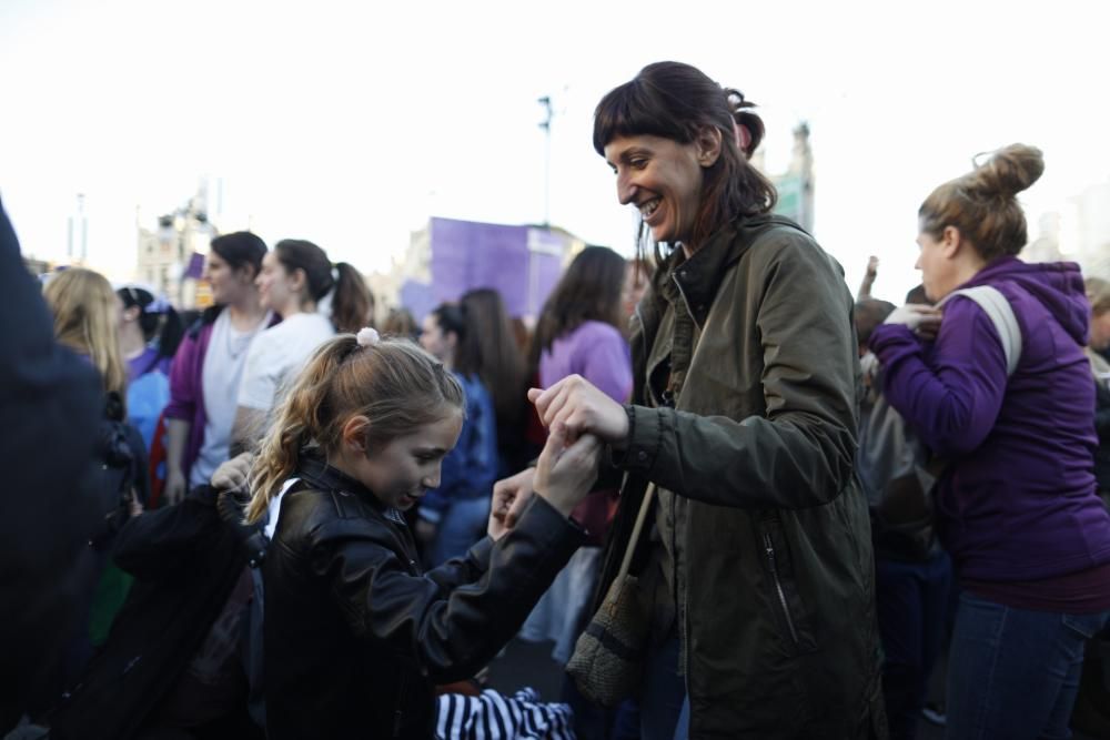 Masiva manifestación en el Día de la Mujer en València