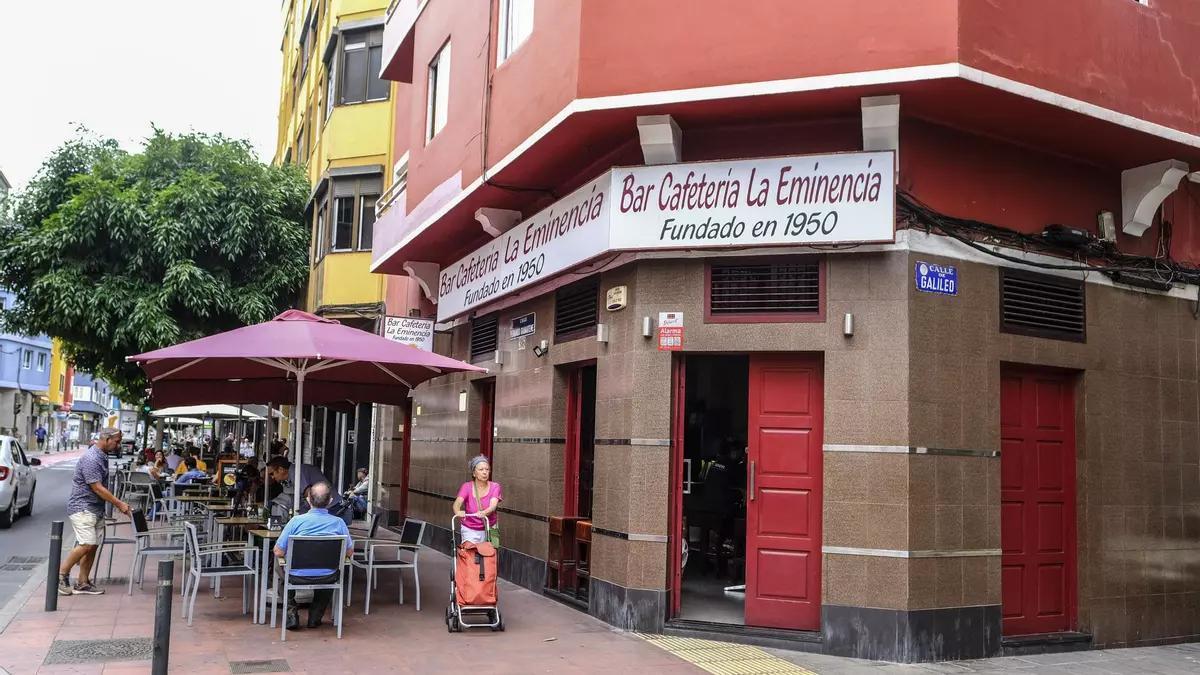 Exterior del bar La Eminencia.