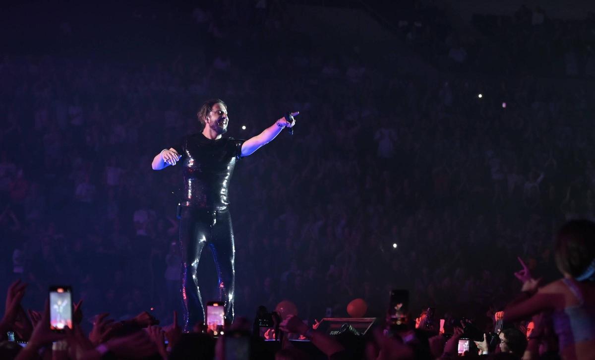 Manuel Carrasco, intenso, rumbero y con duende en el Palau Sant Jordi - El  Periódico