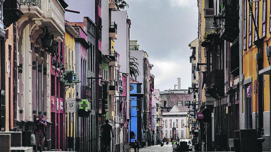 La calle La Carrera, en el centro histórico de La Laguna, durante el estado de alarma.