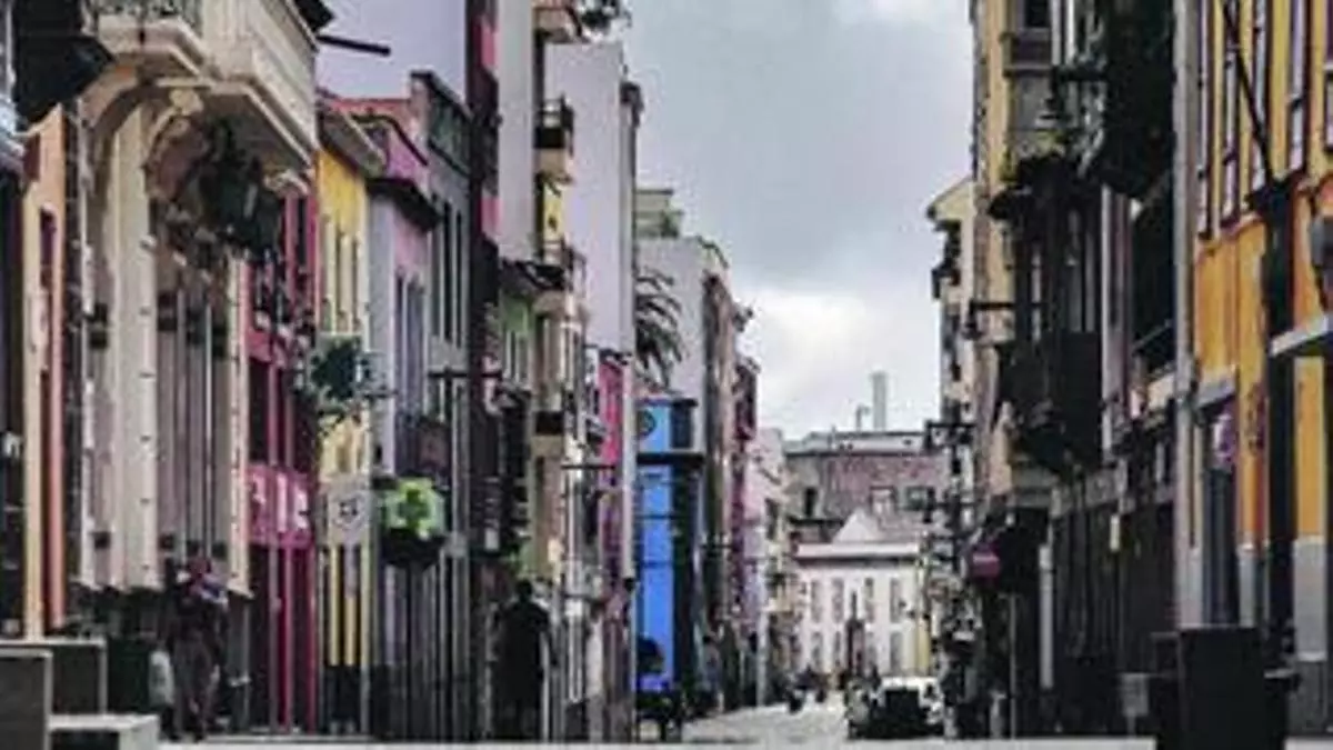 La calle de La Laguna que marca la diferencia: una curva con varias leyendas
