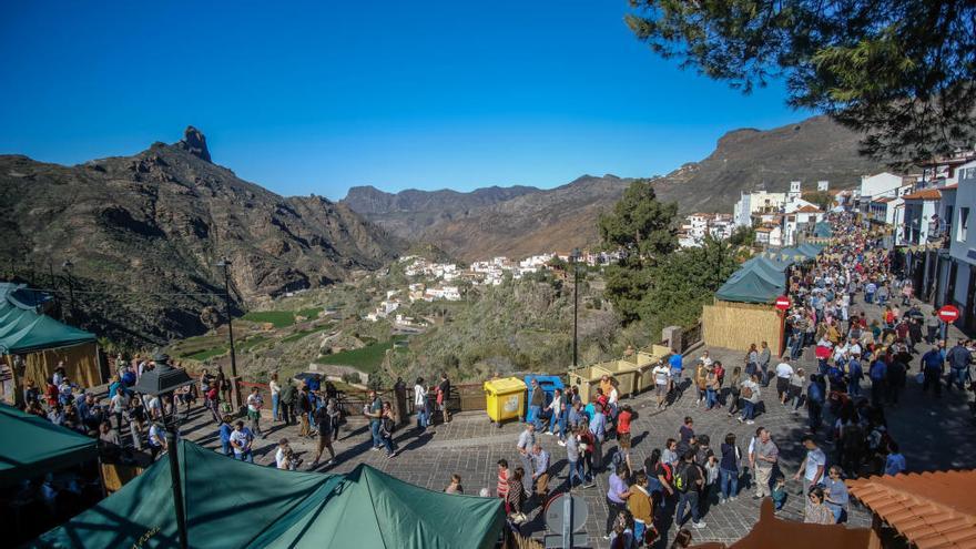 Vista panorámica de Tejeda durante las fiestas del Almendro en Flor.